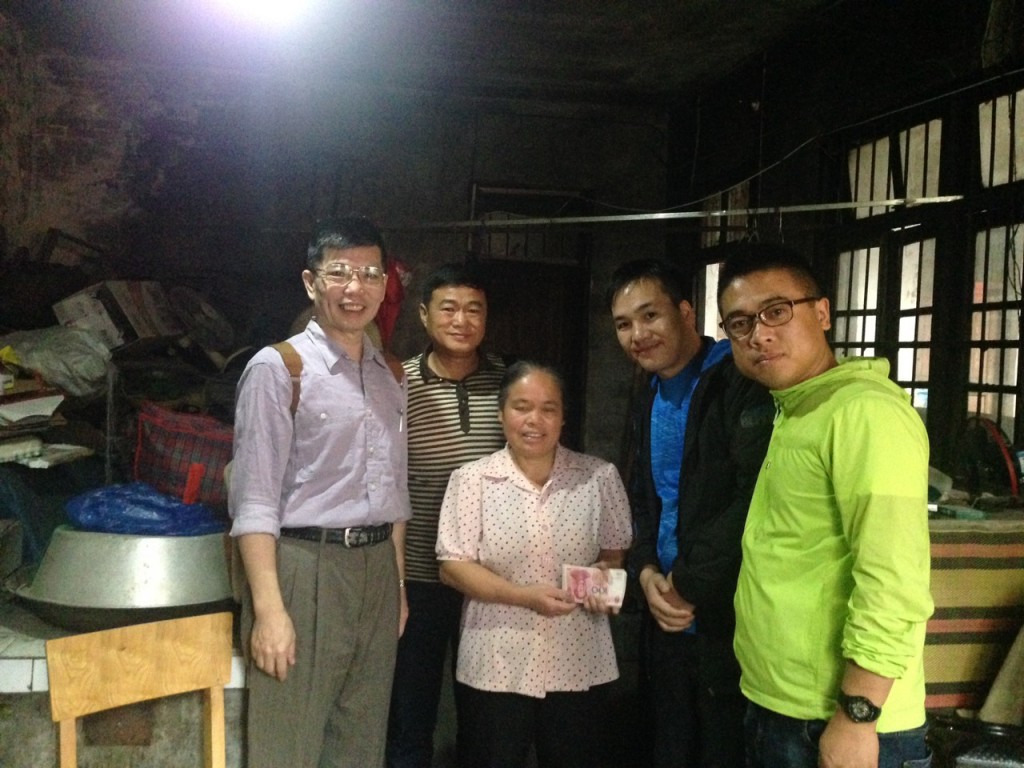 2015/3中国語礼拝の宣教献金によって、大学生4名をサポートしている。