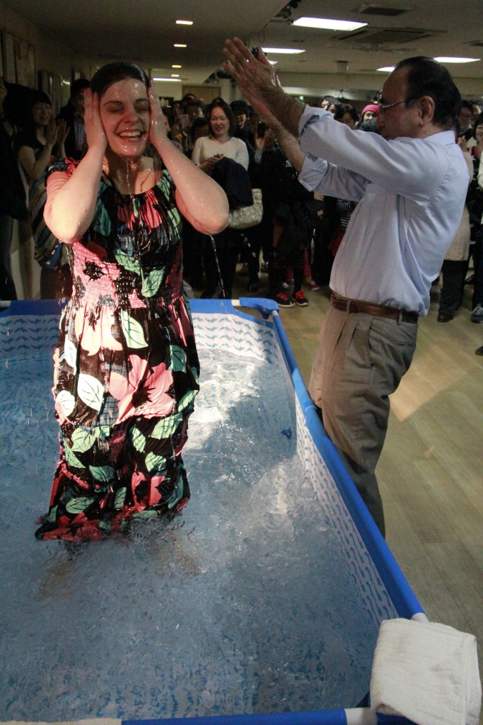 ロザーン•アップルビー姉は、第一礼拝に出席されており、今回は再洗礼を受けられました。