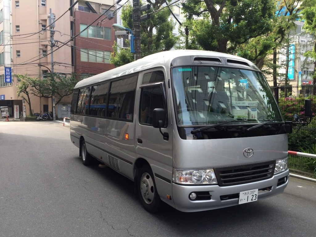 新宿シャローム教会は、マイクロバスをレンタルして現地へ向かいました。