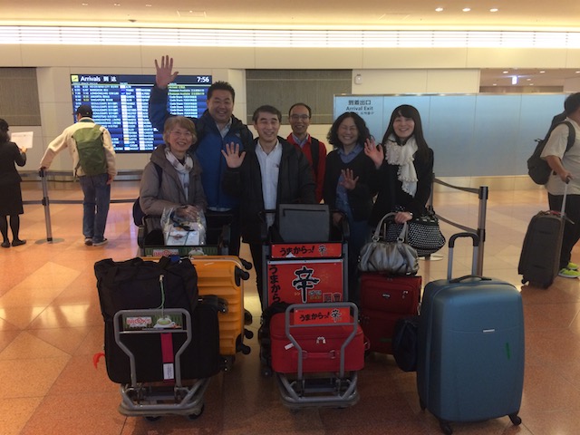 無事に日本に戻ってきました。 ミャンマー宣教チームメンバー：稲福師、中村姉、藤沢兄、坂本兄姉夫妻、礒嶋姉、深津兄、計７名。