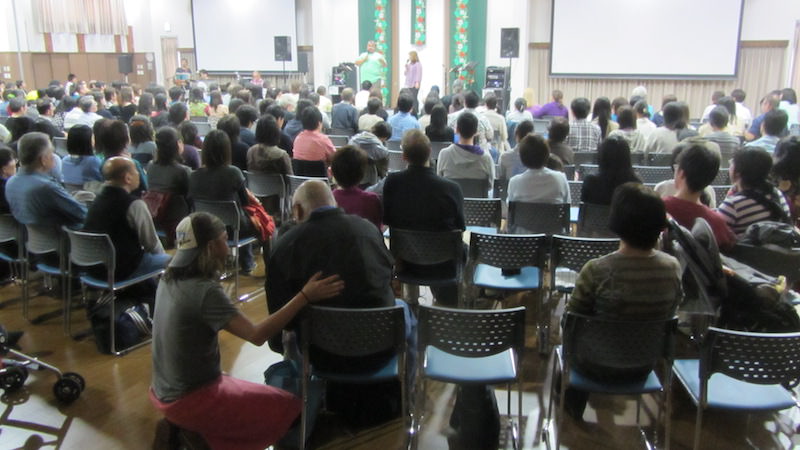 タロ・サタラカ牧師と妻の記子師はニューホープ・インターナショナル・フェローシップ東京教会を１９９９年に創立され、現在御茶ノ水クリスチャン・センターで礼拝をしている４００人以上の力強い教会に成長するように導いて来られました。